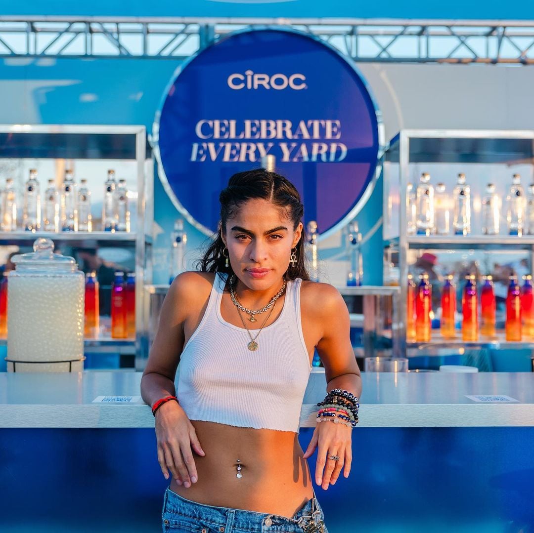 ¿Quién es Jessie Reyez, la cantante que subió a sus papás al Lollapalooza 2024 a bailar cumbia?