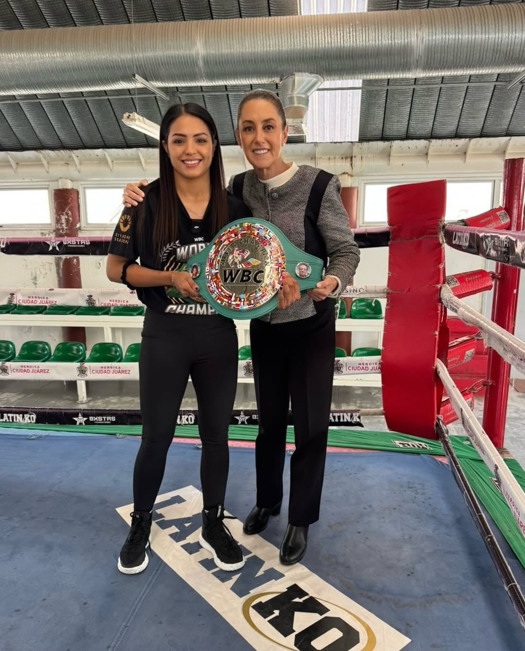 Claudia Sheinbaum boxea junto a La Bonita Fernández