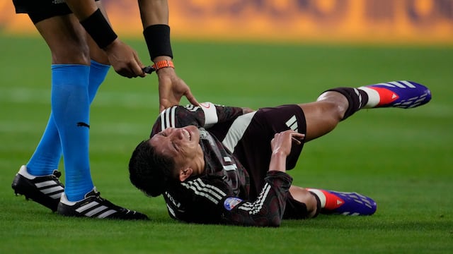 Edson Álvarez en el México vs Jamaica.
