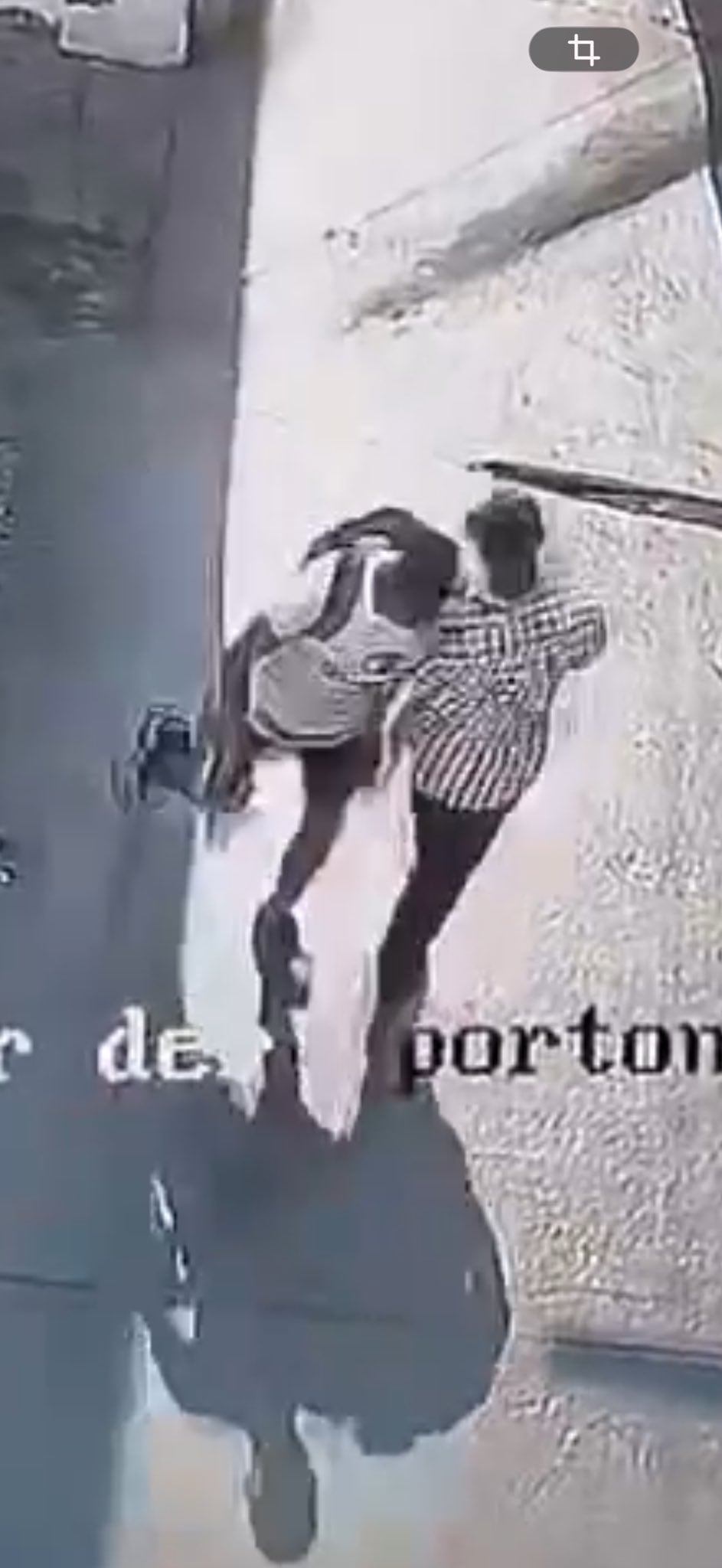 Adulto mayor muere atropellado en Monterrey; detienen a hombre que lo empujó