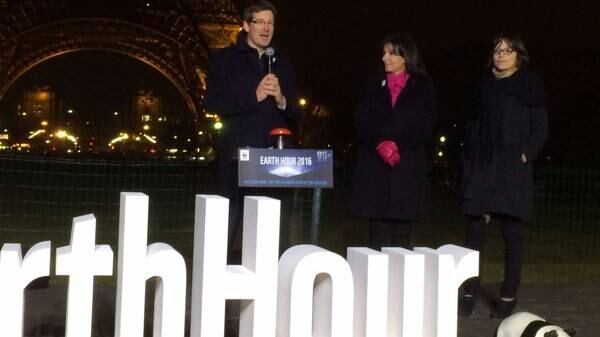 Se apagan luces de Torre Eiffel para conmemorar ‘La Hora del Planeta’