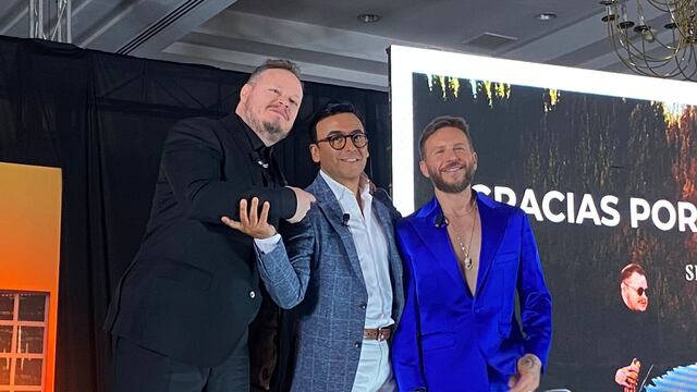 Sin Bandera, Adal Ramones