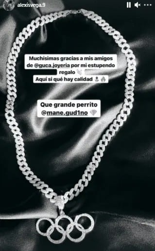 Alexis Vega presume cadena