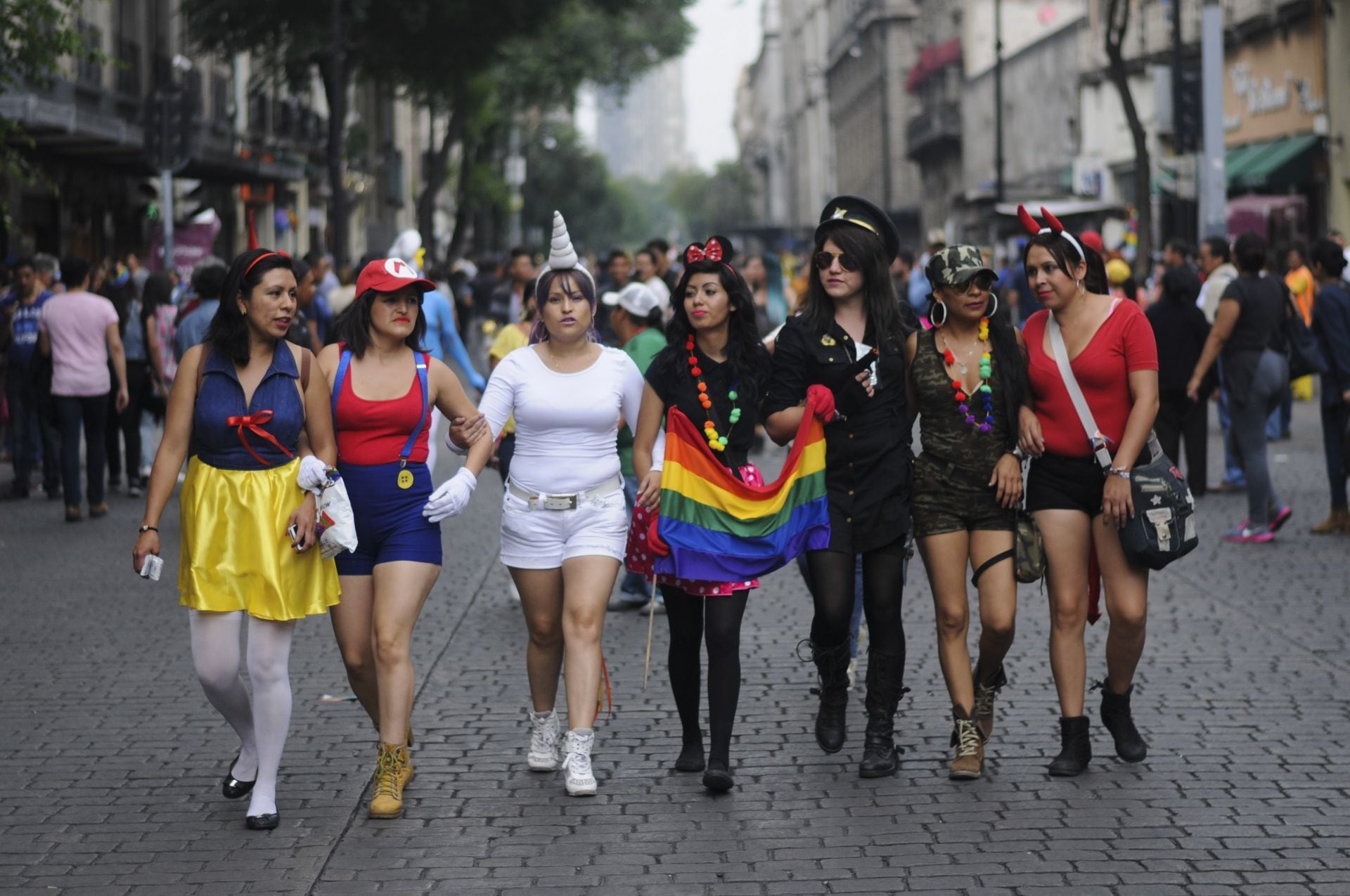Asistentes a la Marcha LGBT.