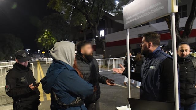 Buenos Aires prohíbe acceso a conciertos y partidos de fútbol a deudores alimentarios