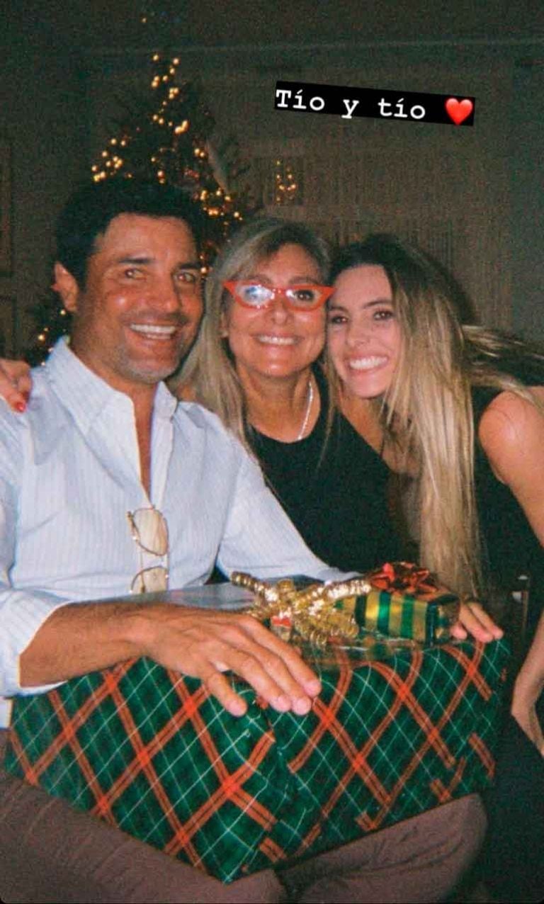 Lele Pons junto a sus tíos Chayanne y Marilisa Maronesse