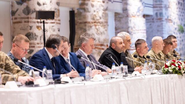 Delegaciones rusas y ucranianas reunidas en Estambul, Turquía por primera vez desde 2022