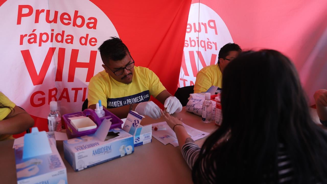 IMSS cuenta con estrategias para reducir contagios de VIH