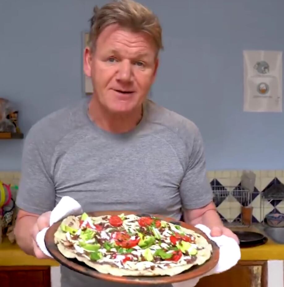 Gordon Ramsay hace una tlayuda