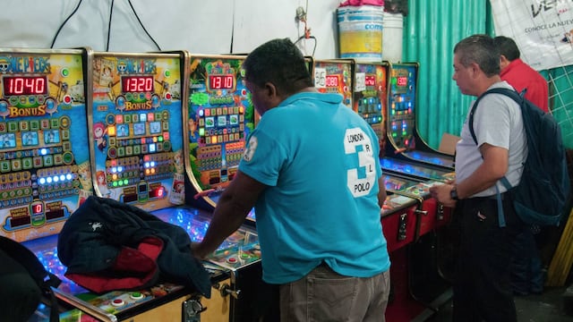 Los ministros consideraron que las máquinas tragamonedas como un sorteo de juegos y números.