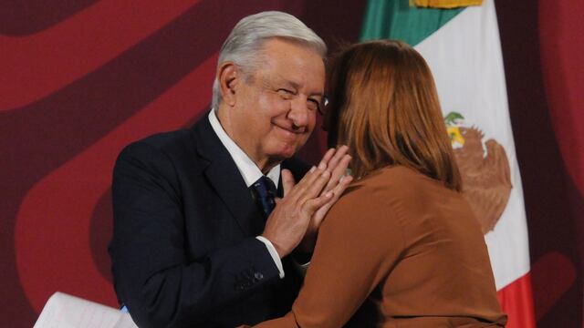 Tatiana Clouthier presenta su renuncia a la Secretaría de Economía y lee emotiva carta a AMLO