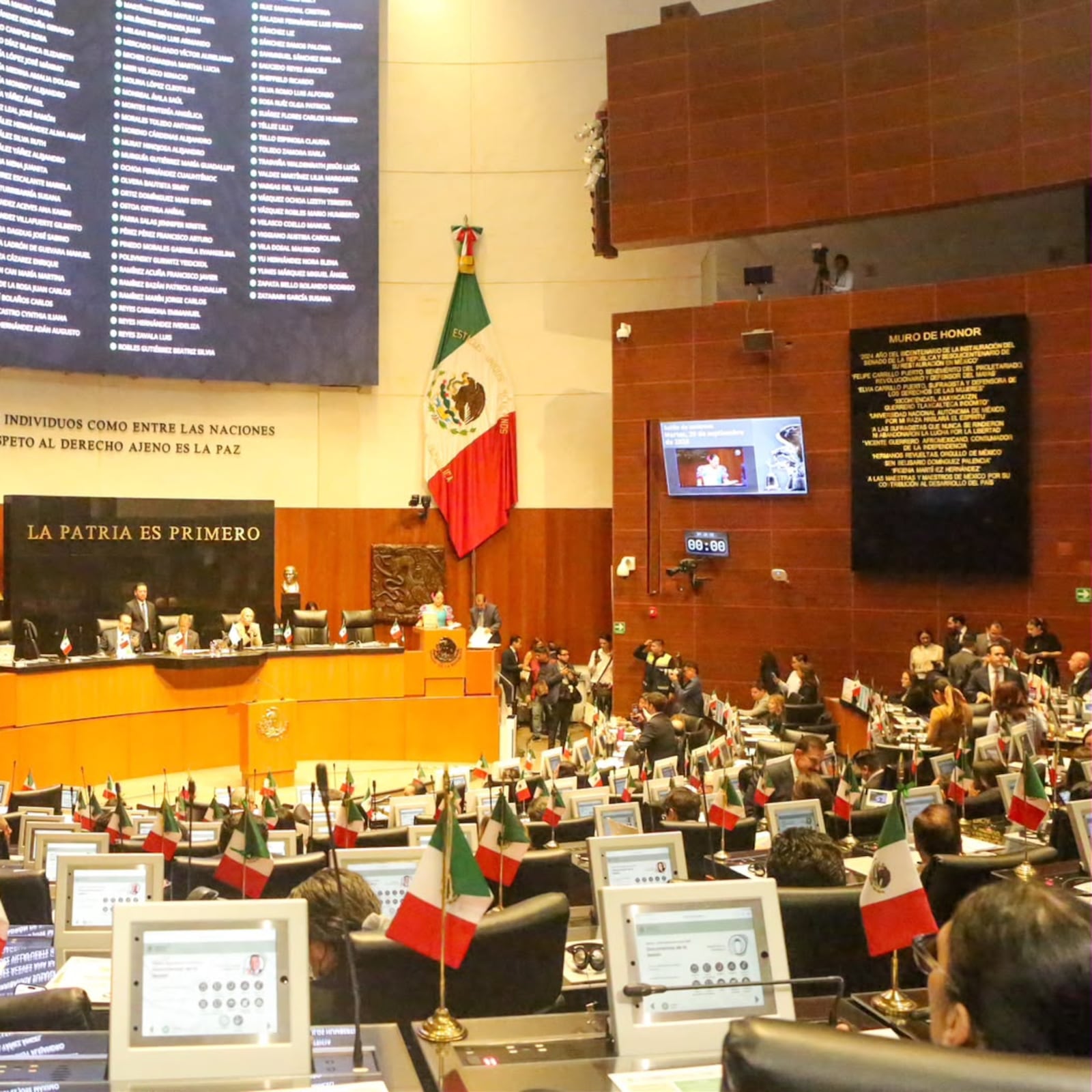 “Ley Antimemes” es aprobada en lo general en el Senado con 72 votos a favor