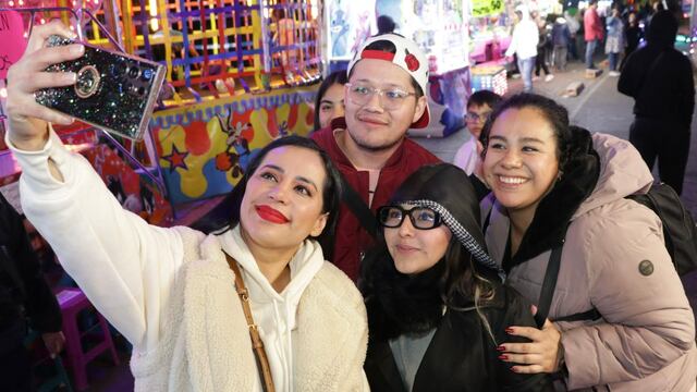 Sandra Cuevas celebrando la Navidad