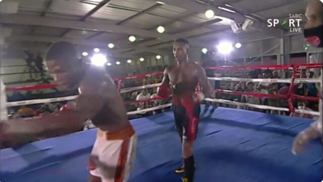 Boxeador, Simiso Buthelezi, desorientado