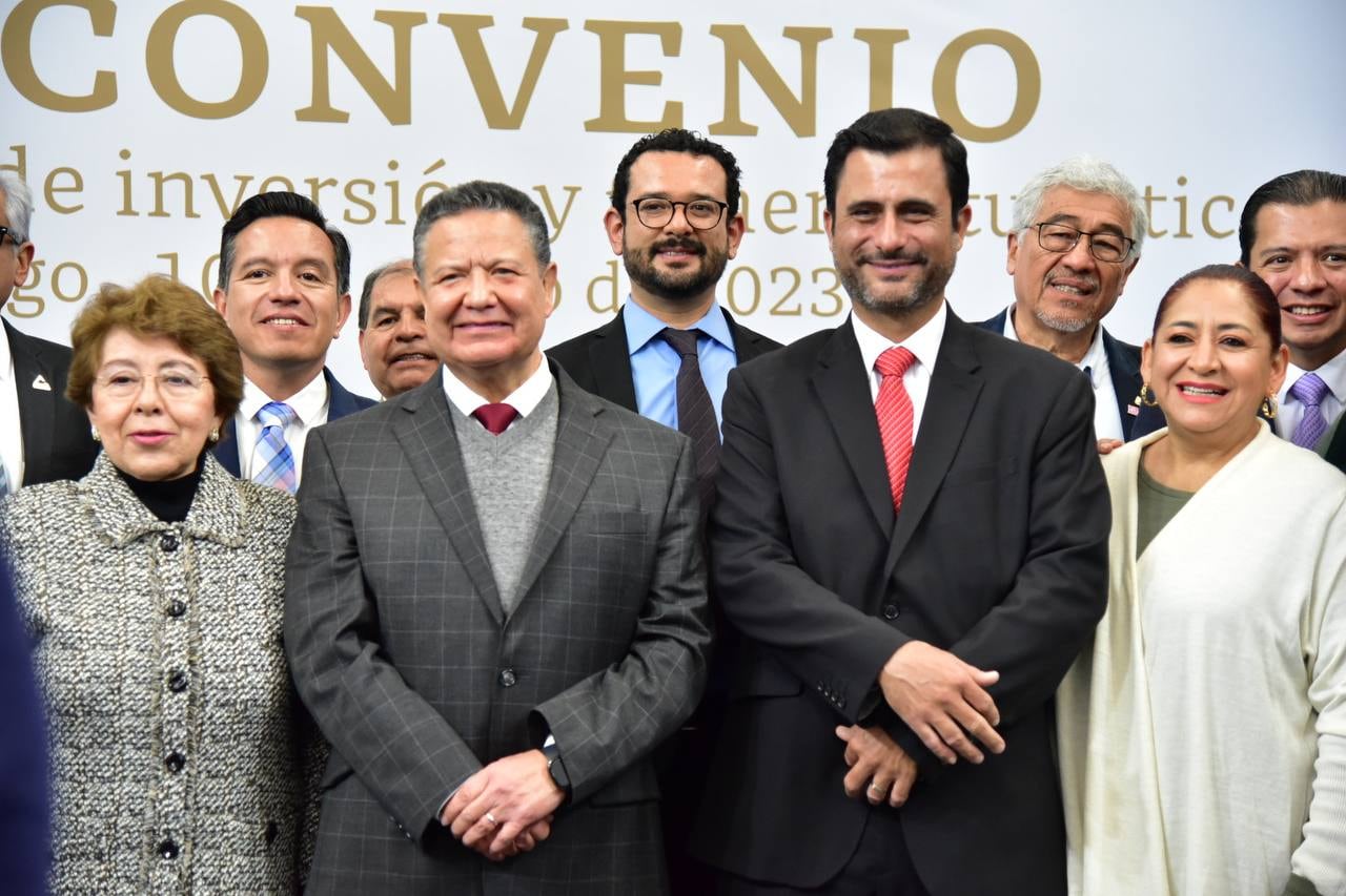 Julio Menchaca firmó convenio con Concanaco Servytur