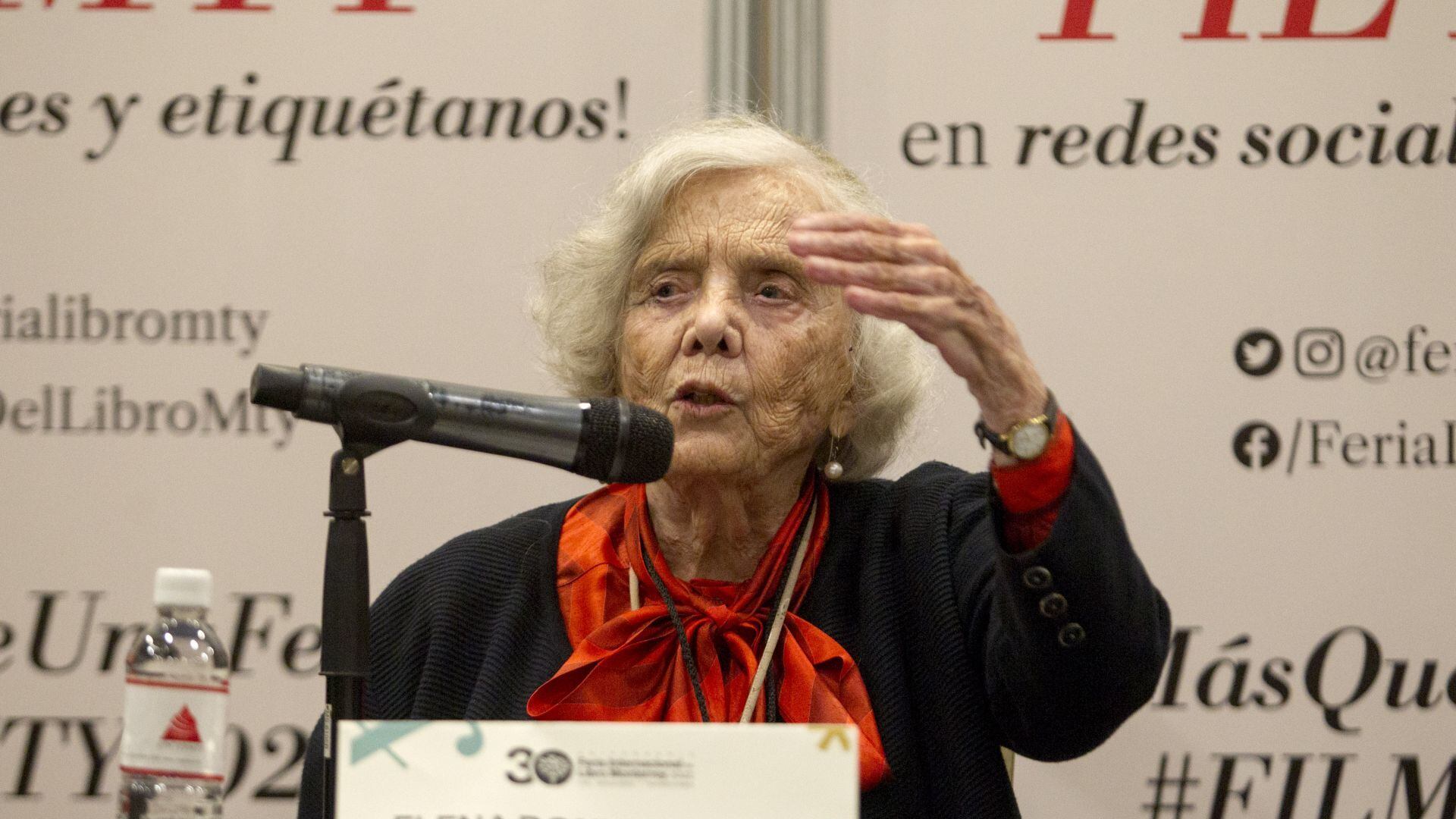 Elena Poniatowska le pide a AMLO aceptar las críticas: “todos nos equivocamos”