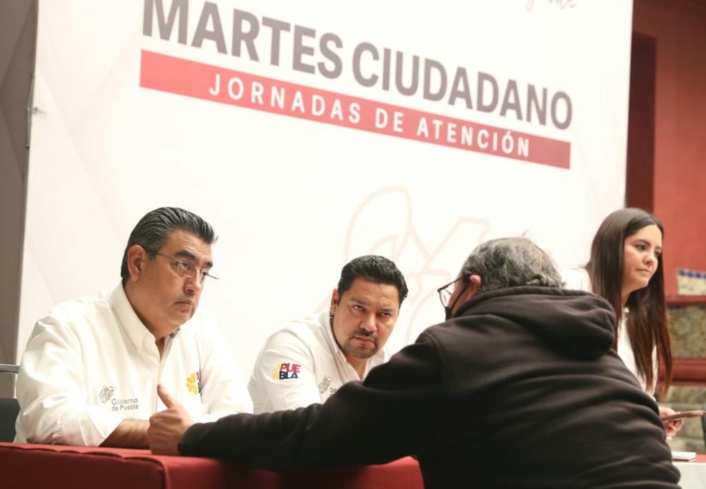 Sergio Salomón Céspedes se reúne con personas en situación vulnerable.