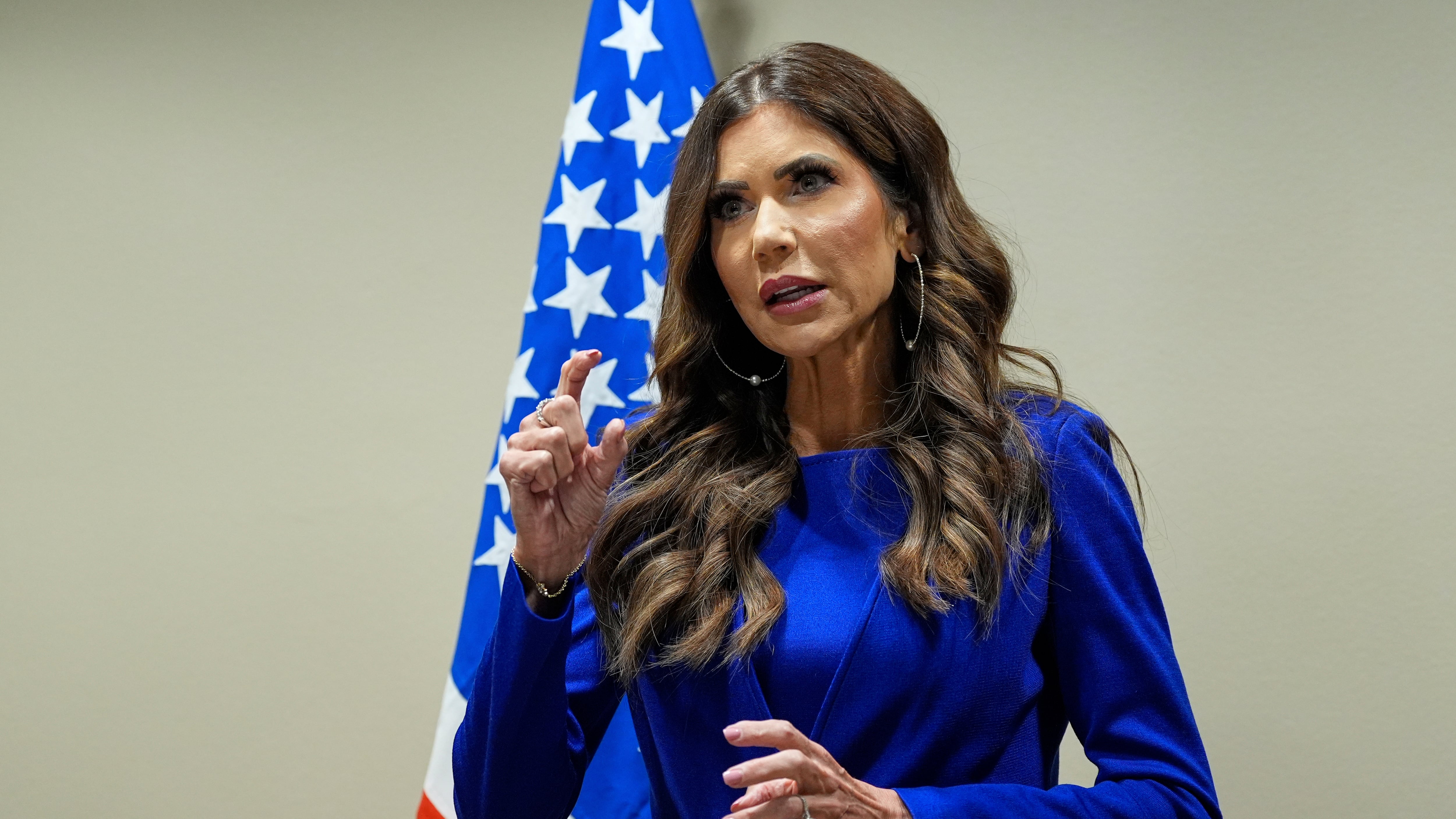 Kristi Noem confirma presencia de ICE durante el medio tiempo de Bad Bunny en el Super Bowl 2026