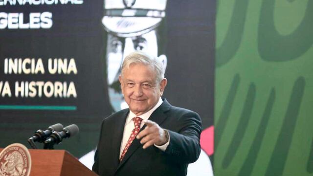 AMLO desde la mañanera en el AIFA