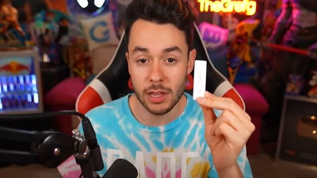 'The Grefg' causa polémica después de hacerse una prueba de Covid-19 en vivo