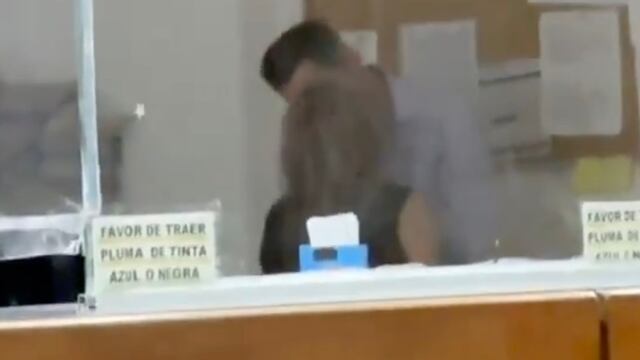 Video de los trabajadores del IMSS besándose