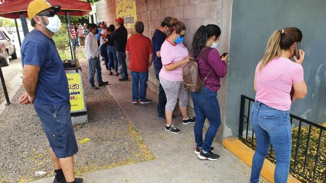 Fila de gente en Hermosillo