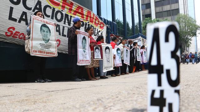 Padres de los normalistas. Protesta.