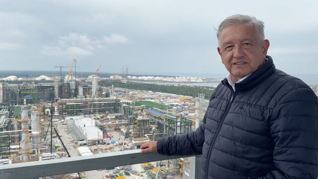 AMLO en la refinería Dos Bocas