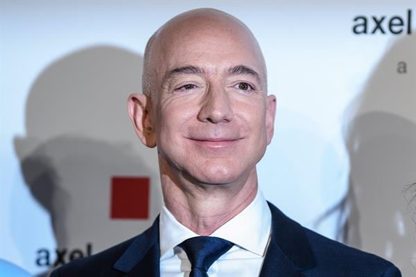 Jeff Bezos, fundador de Amazon y Blue Origin.