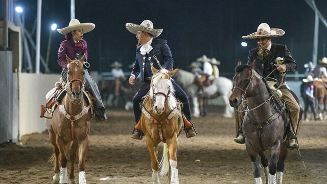 Charros RG2 se llevan la noche y dan el toque femenino en la Charrería Nocturna