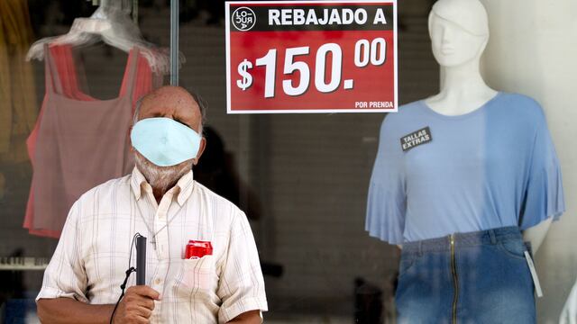 Un hombre con cubrebocas en Monterrey