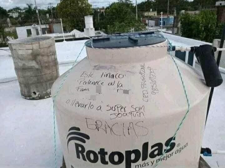 Memes de tinacos amarrados y con nombre del dueño inundan X