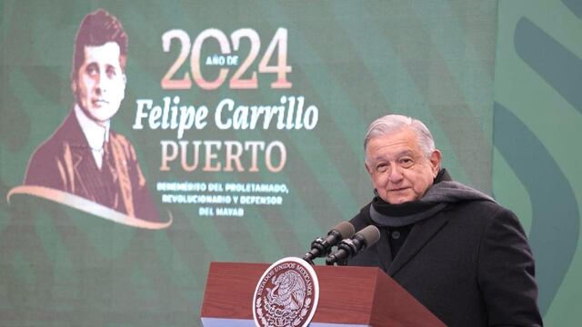 AMLO critica hipocresía en Marcha por la Democracia en el Zócalo