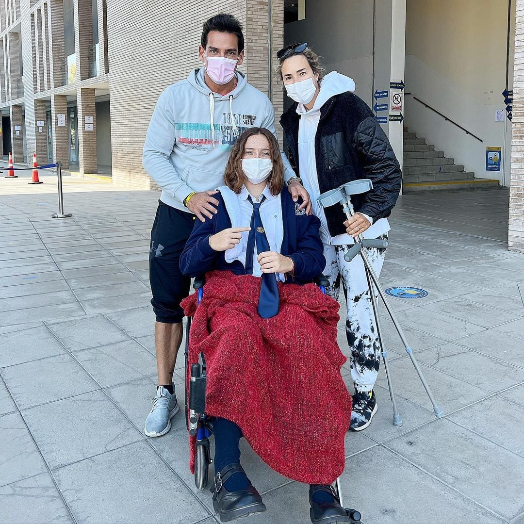 Cristián de la Fuente junto a sus esposa e hija