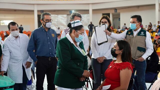 Vacunación a maestros en Chiapas