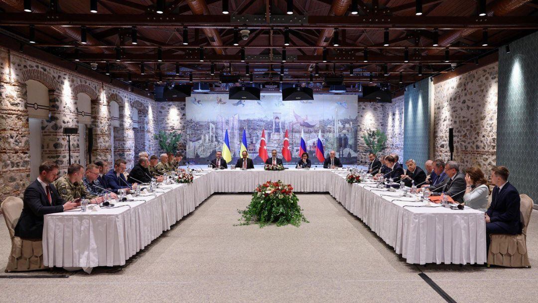 Delegaciones rusas y ucranianas reunidas en Estambul, Turquía por primera vez desde 2022