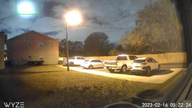 VIDEO capta una extraña luz azul