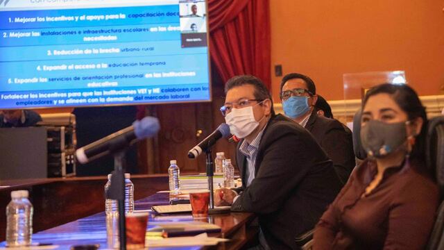 Marco Mena Rodríguez.