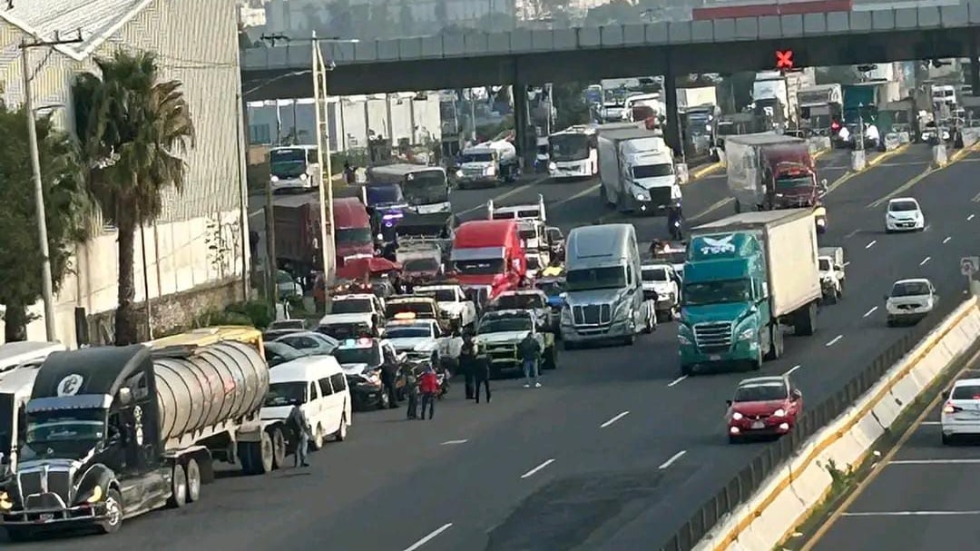 Transportistas posponen bloqueo en CDMX y Edomex; buscarán acuerdo con autoridades
