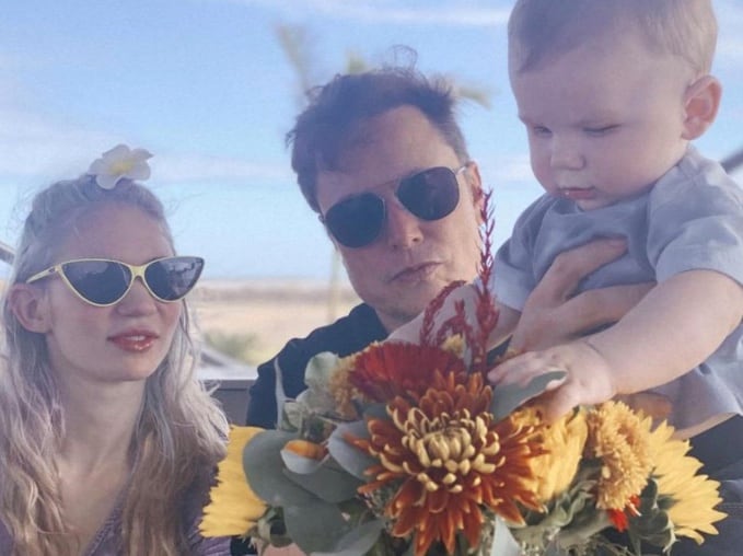 Grimes, Elon Musk y el bebé que tienen juntos