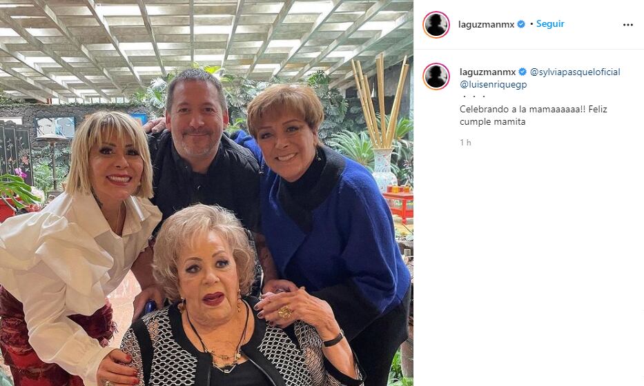 Alejandra Guzmán felicita a Silvia Pinal en su cumpleaños.