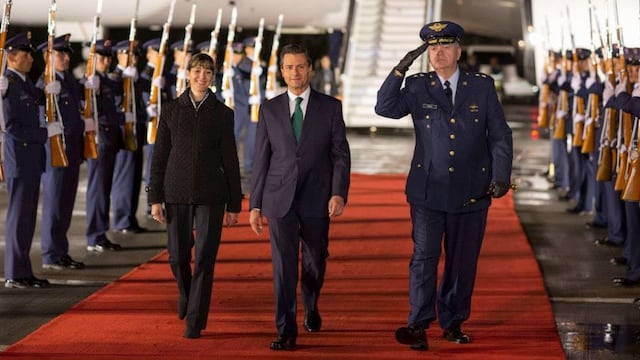 La Viceministra de Relaciones Exteriores, Patti Londoño Jaramillo, recibió en la Base Militar de Catam al Presidente Enrique Peña Nieto, quien llegó a Colombia para asistir este 7 de agosto a la posesión del Presidente Juan Manuel Santos. Foto: Presidencia