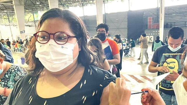 Citlalli Hernández recibe vacuna contra Covid-19