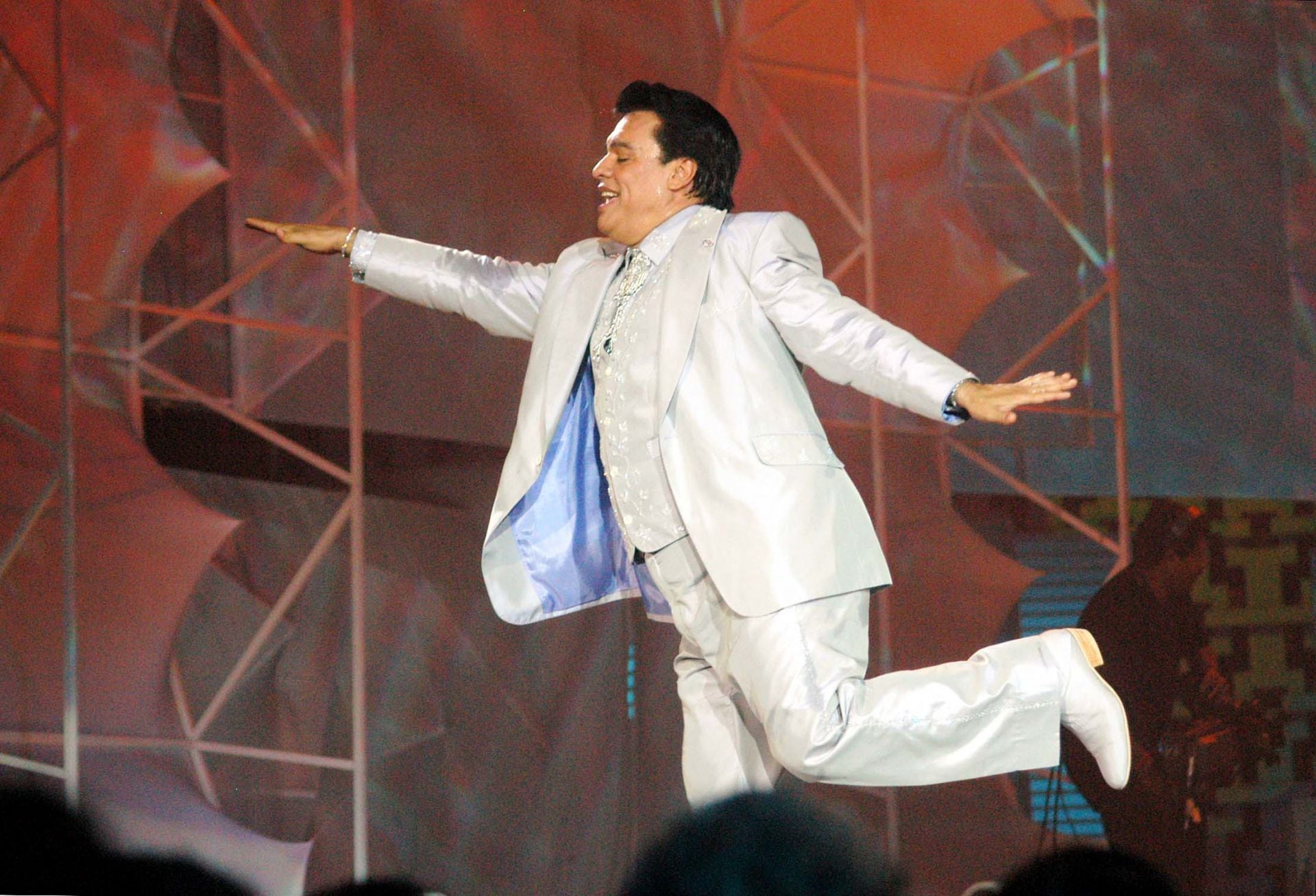 Paso de Juan Gabriel en concierto.