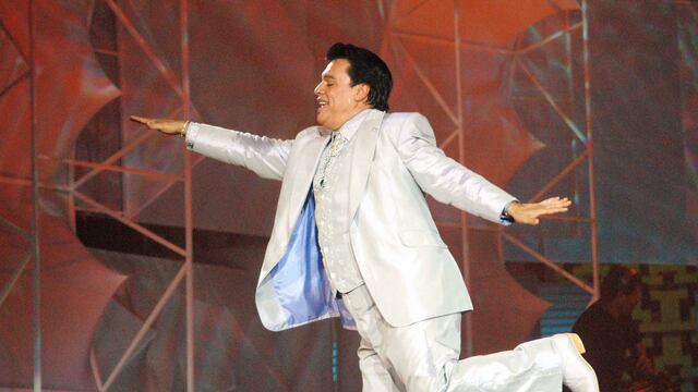 Paso de Juan Gabriel en concierto.