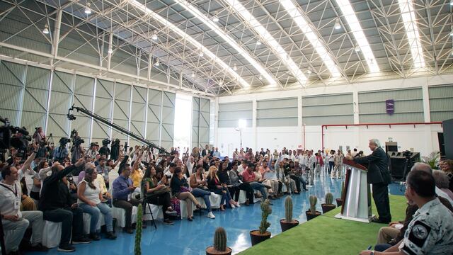 Hermosillo, Sonora, México, 02 de septiembre de 2019.
Andrés Manuel López Obrador, Presidente de México en conferencia de prensa Matutina llevada a cabo en Hermosillo, Sonora. Acompañan al mandatario: Claudia Pavlovich Arellano, Gobernadora de Sonora; Ing. Javier Jiménez Espriú. Secretario de Comunicaciones y Transportes; Ricardo Sheffield Padilla, PROFECO
 Foto:/Presidencia
El presidente López Obrador habla a medios de comunicación reunidos en Hermosillo, Sonora.