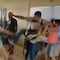 VIDEO: Junta de padres de familia se sale de control
