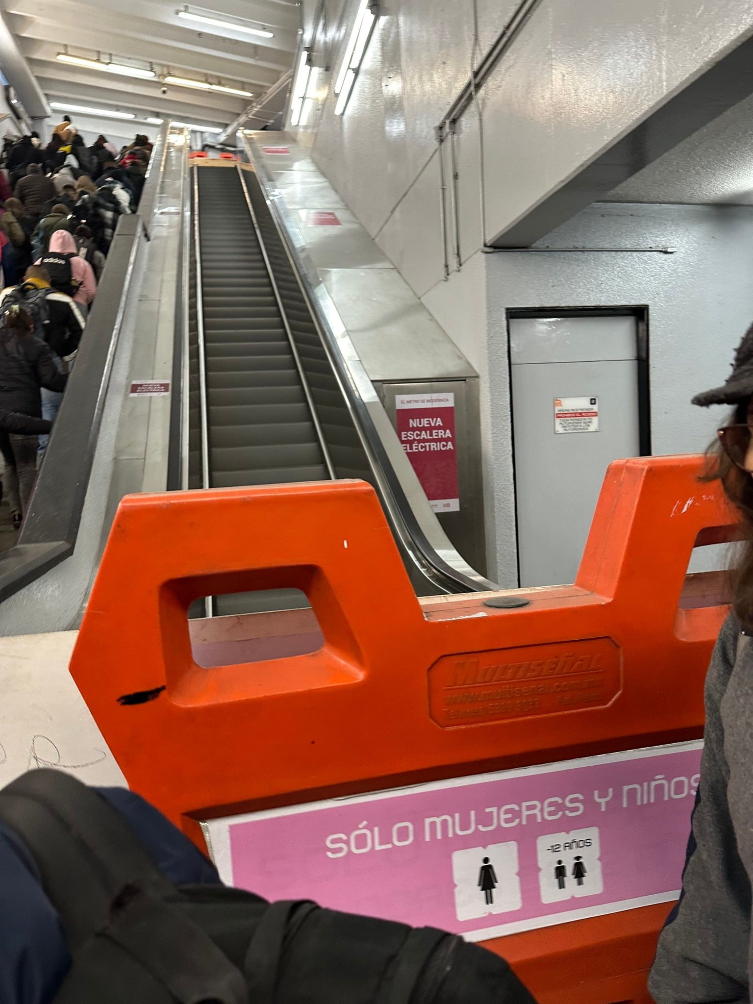 Metro CDMX: Escaleras eléctricas de Línea 9