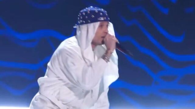 Peso Pluma en concierto Fire Aid