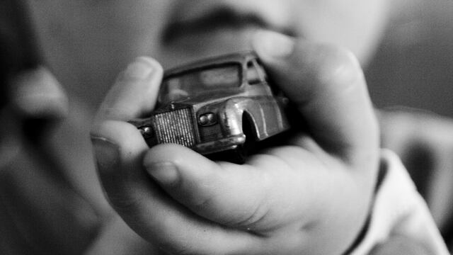 Niña muere adentro de un auto